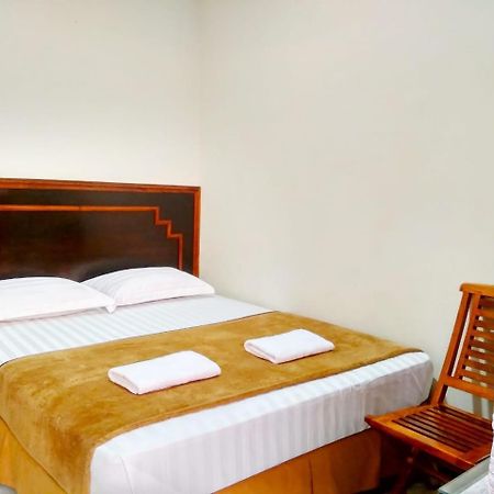 Hotel Keluarga Djagalan Raya สุราบายา ภายนอก รูปภาพ