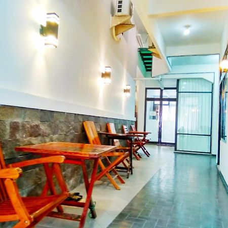 Hotel Keluarga Djagalan Raya สุราบายา ภายนอก รูปภาพ