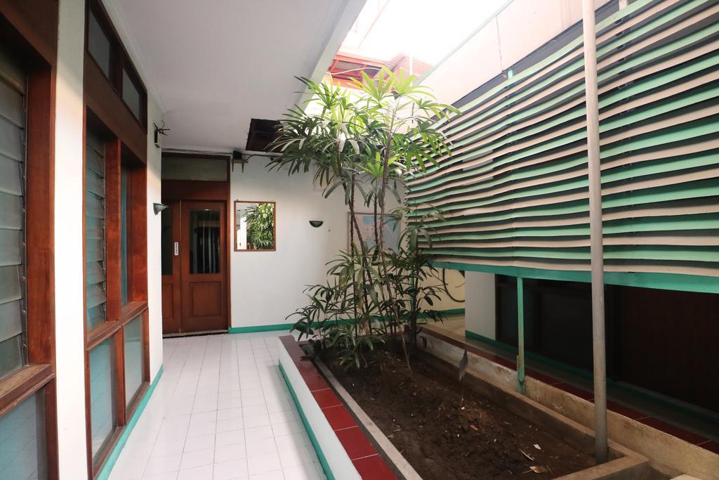 Hotel Keluarga Djagalan Raya สุราบายา ภายนอก รูปภาพ