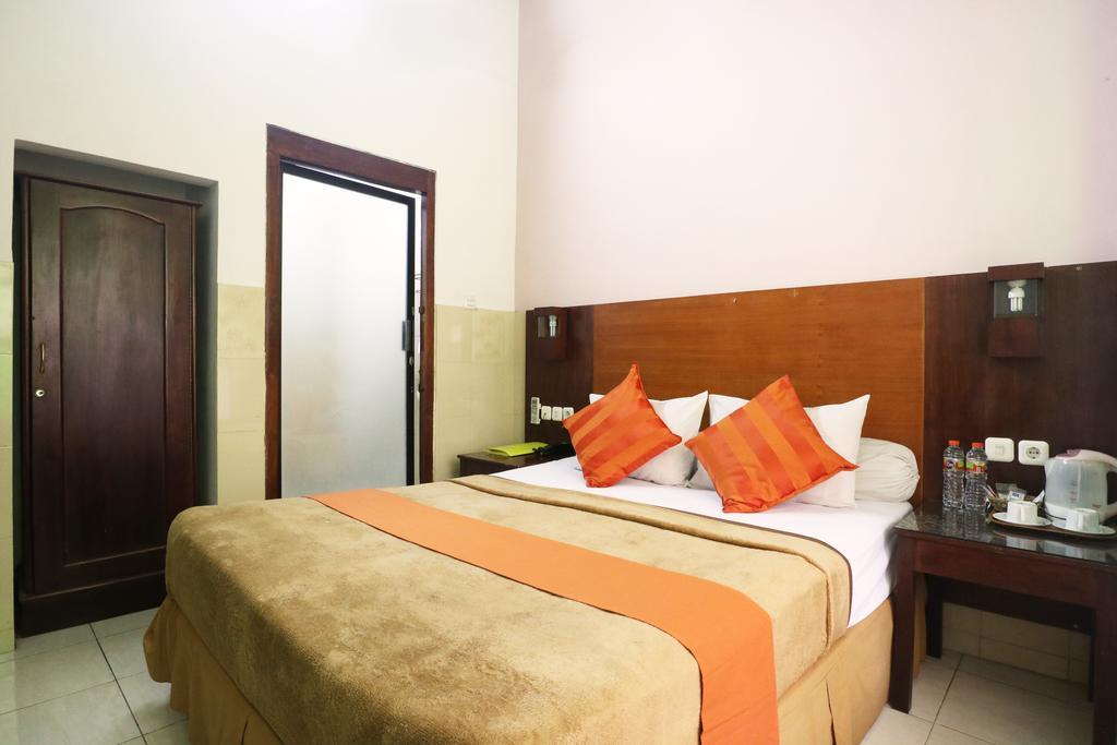 Hotel Keluarga Djagalan Raya สุราบายา ภายนอก รูปภาพ