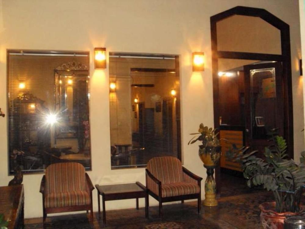 Hotel Keluarga Djagalan Raya สุราบายา ภายนอก รูปภาพ