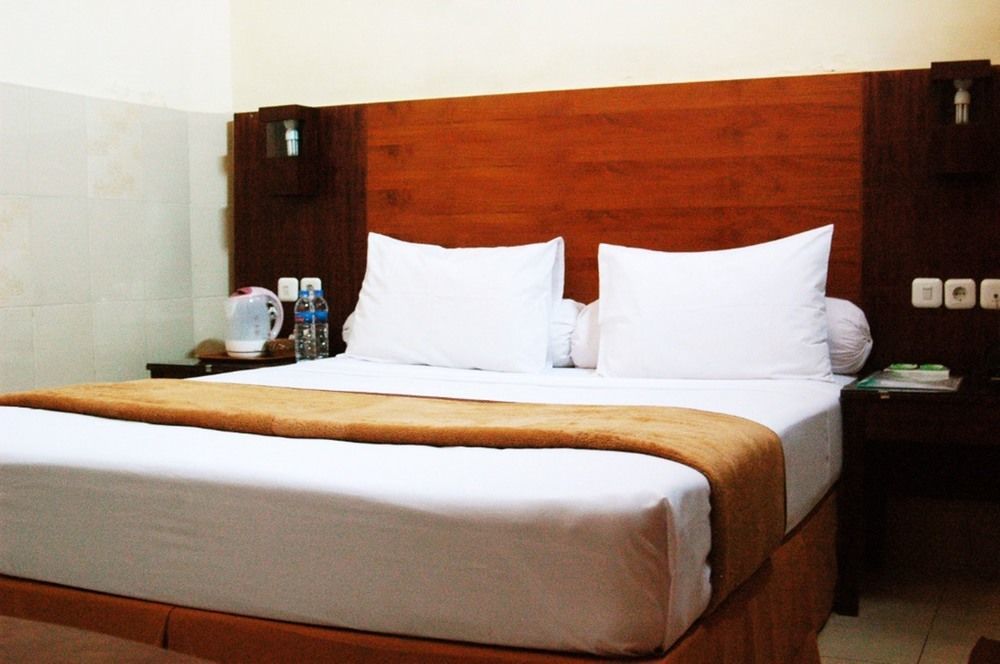 Hotel Keluarga Djagalan Raya สุราบายา ภายนอก รูปภาพ