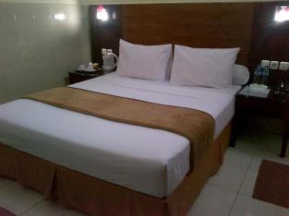 Hotel Keluarga Djagalan Raya สุราบายา ภายนอก รูปภาพ