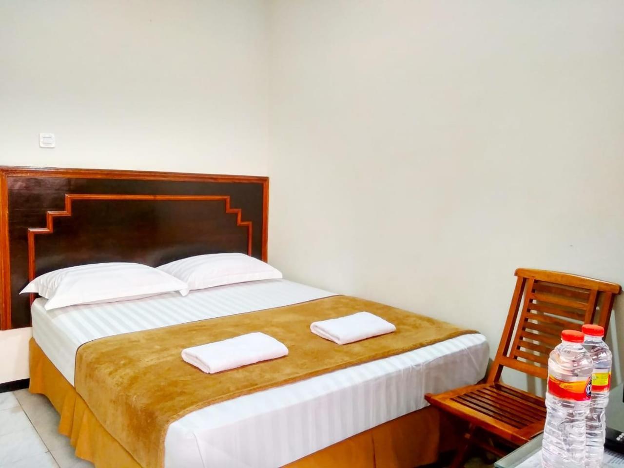 Hotel Keluarga Djagalan Raya สุราบายา ภายนอก รูปภาพ