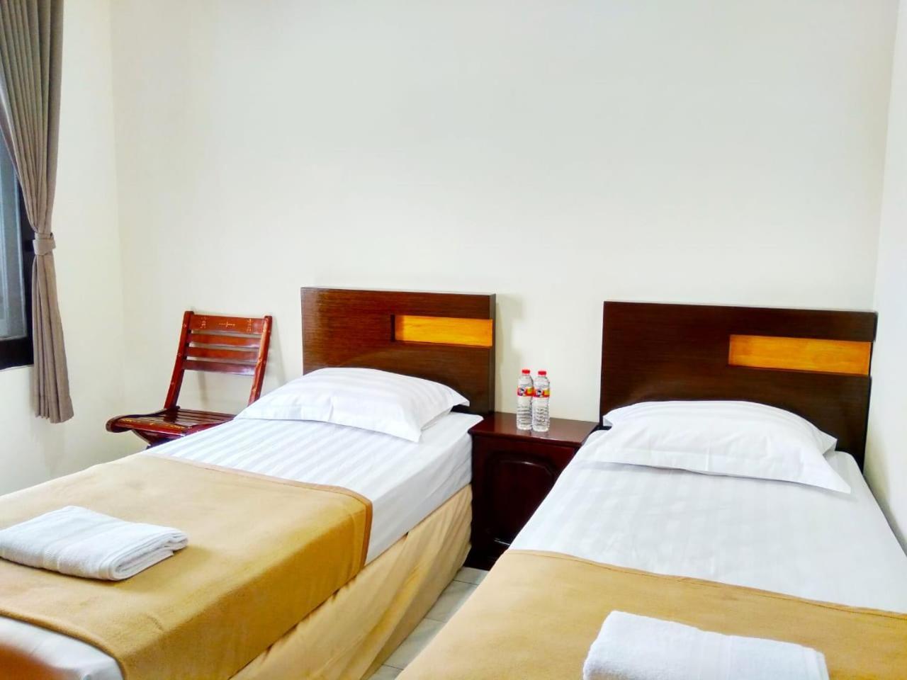 Hotel Keluarga Djagalan Raya สุราบายา ภายนอก รูปภาพ