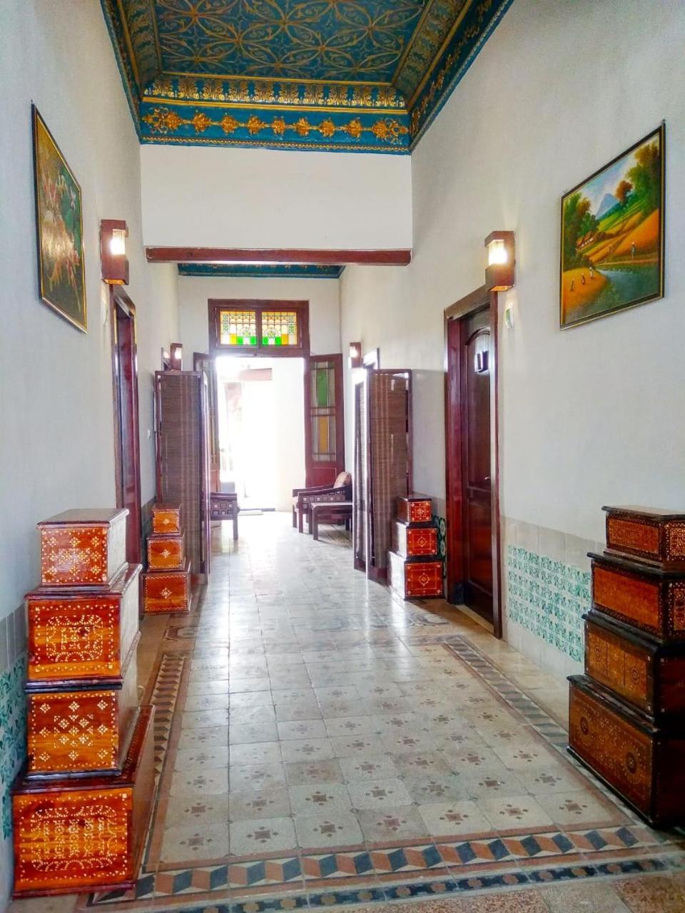 Hotel Keluarga Djagalan Raya สุราบายา ภายนอก รูปภาพ