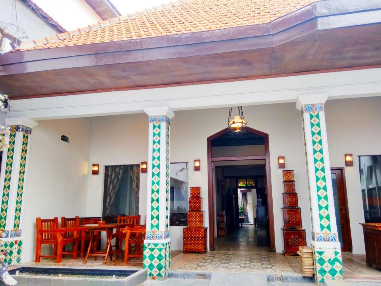 Hotel Keluarga Djagalan Raya สุราบายา ภายนอก รูปภาพ