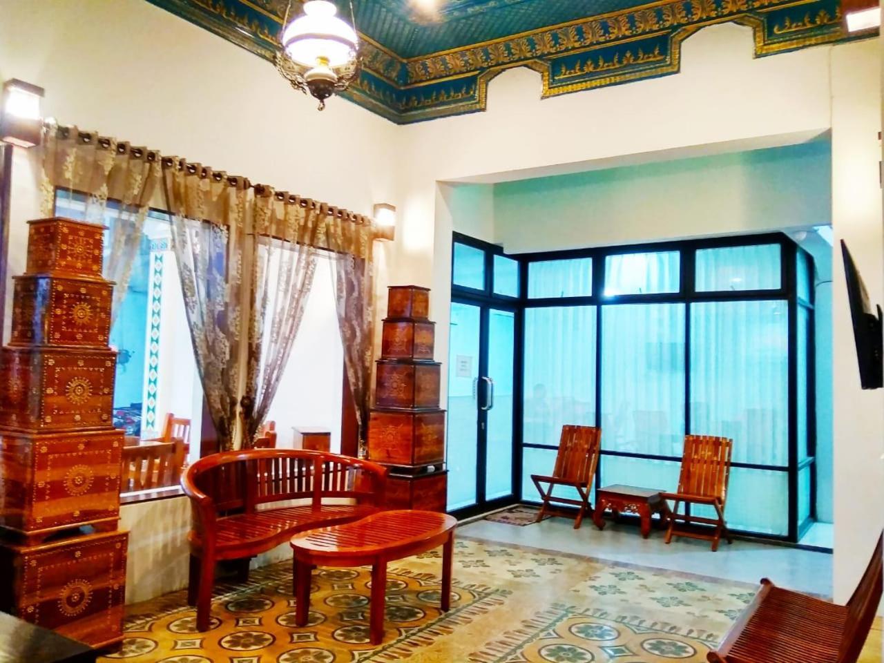 Hotel Keluarga Djagalan Raya สุราบายา ภายนอก รูปภาพ