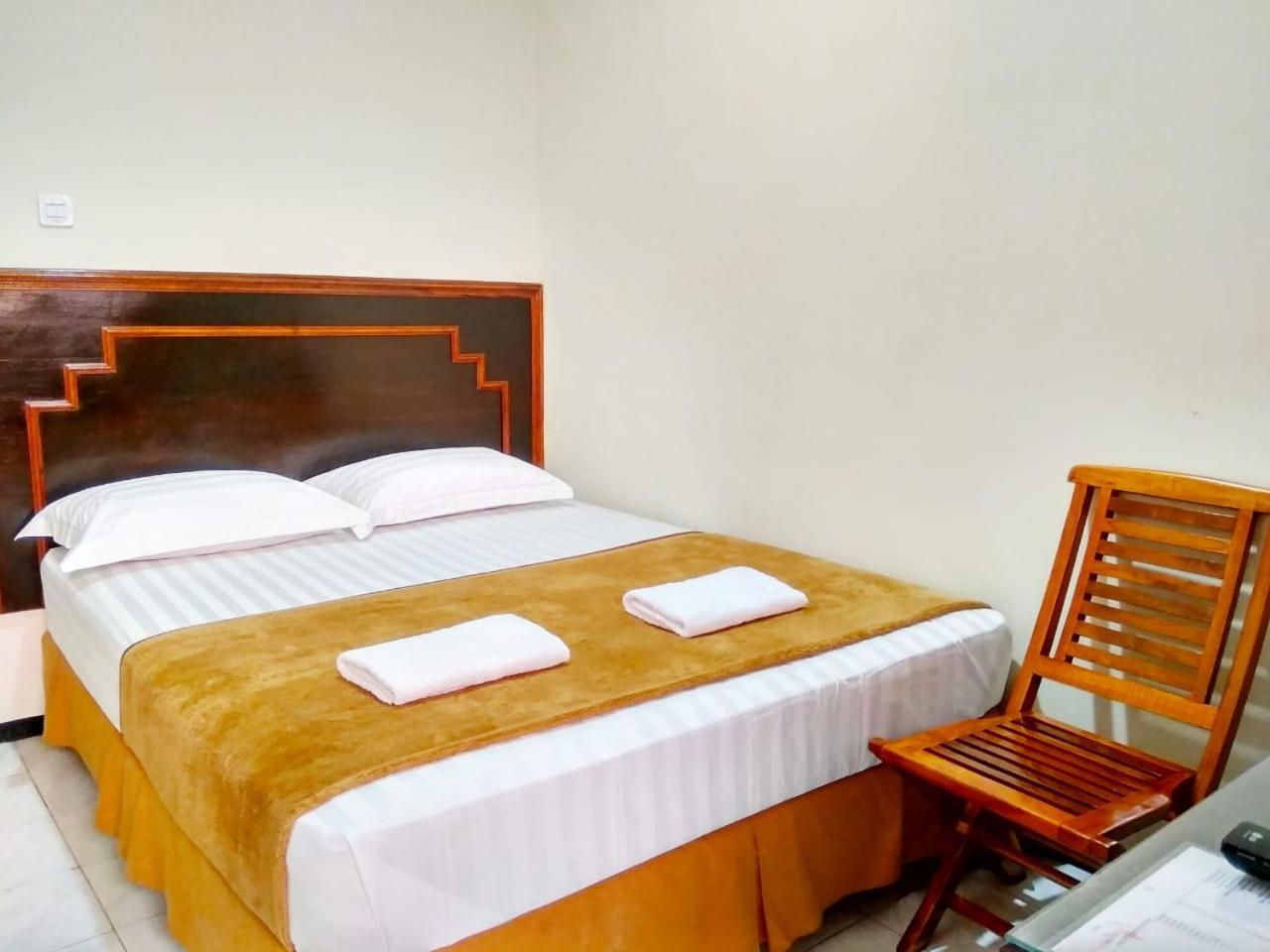 Hotel Keluarga Djagalan Raya สุราบายา ภายนอก รูปภาพ