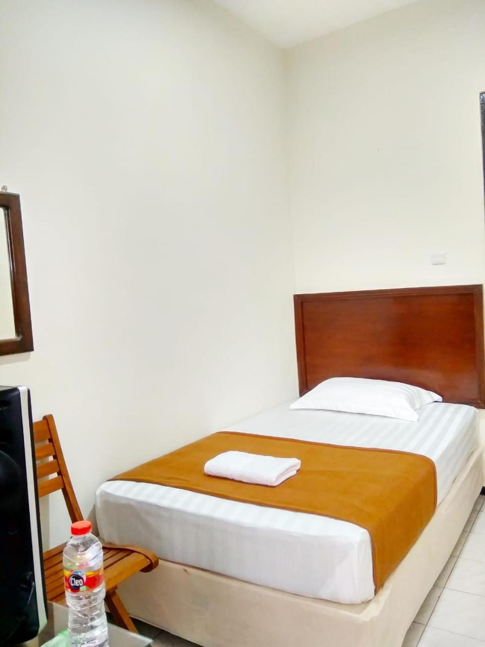 Hotel Keluarga Djagalan Raya สุราบายา ภายนอก รูปภาพ
