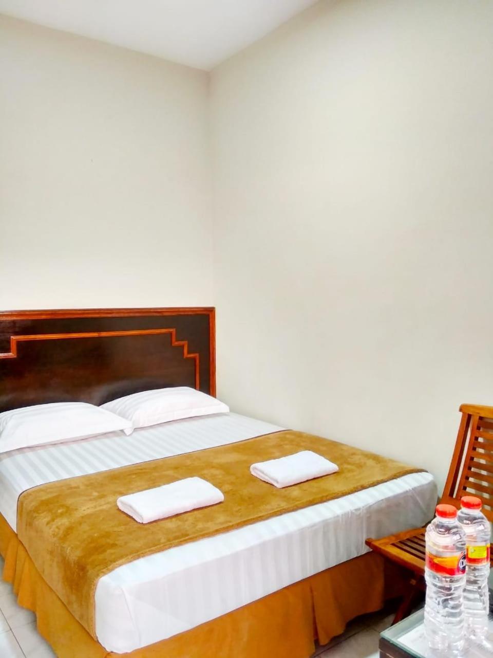 Hotel Keluarga Djagalan Raya สุราบายา ภายนอก รูปภาพ