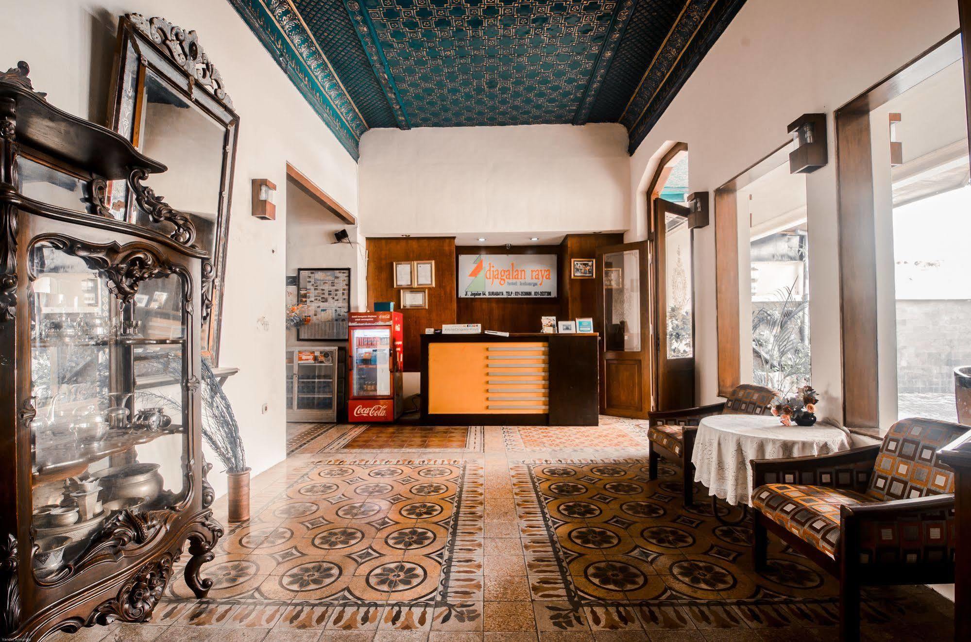 Hotel Keluarga Djagalan Raya สุราบายา ภายนอก รูปภาพ