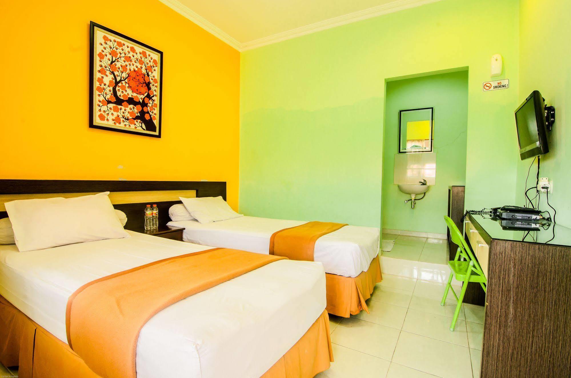 Hotel Keluarga Djagalan Raya สุราบายา ภายนอก รูปภาพ
